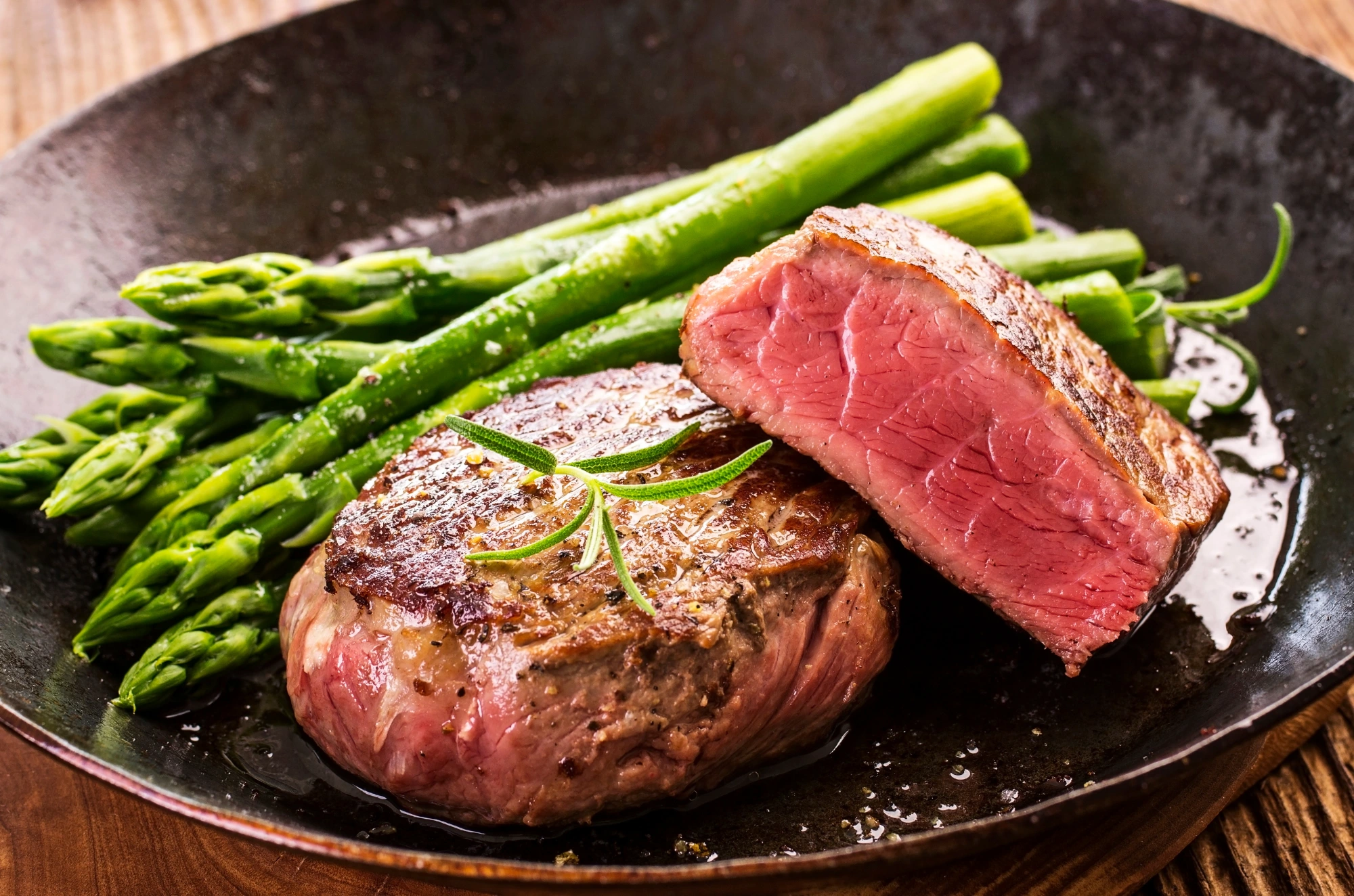 Die besten Materialien für Steakpfannen: Unterschiede, Vor- und Nachteile