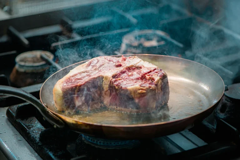 Edelstahlpfanne richtig benutzen: Steak braten ohne Ankleben