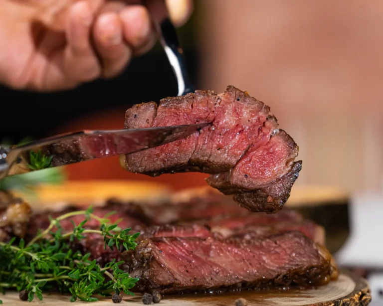 Steak braten in der Pfanne – so gelingt es perfekt
